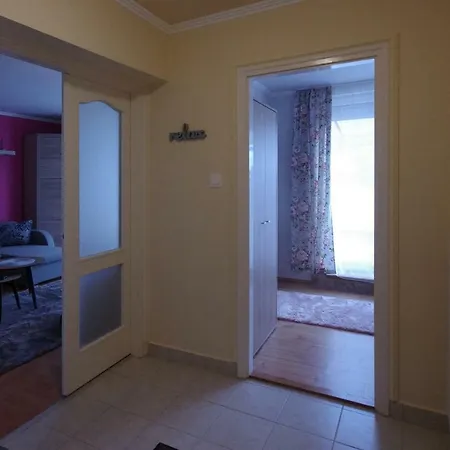 Lägenhet Belvarosi Terasz Apartman Gyula